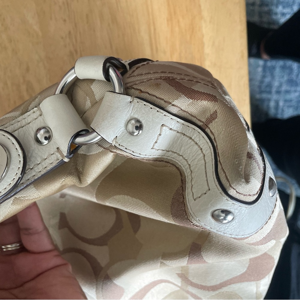 Carly Bag In Optic Signature Sv/White Khaki/Natural - Picture 11 of 16